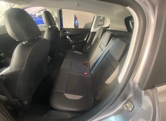 Peugeot 2008 BlueHDi 100 S&S Allure full